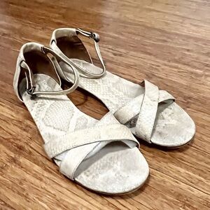 Toms Correa Criss Cross Tan Gold Snakeskin Reptile Faux Suede Sandals. Size 10